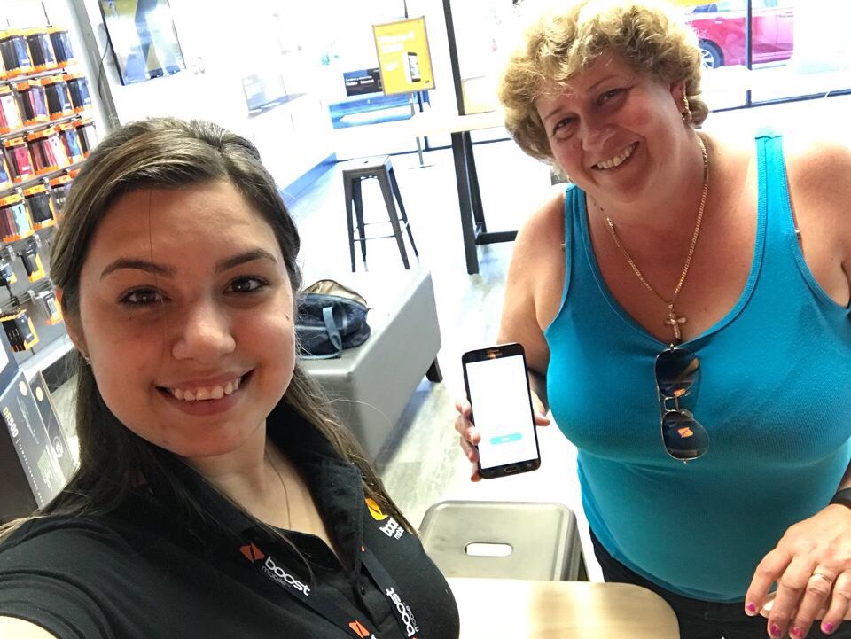TopCell305_FL's tweet photo. Another happy customer who switched from MetroPcs #Winning #BoostMobileNation #TopCell305 @topcellfamingo https://t.co/BdbQm3CXmA