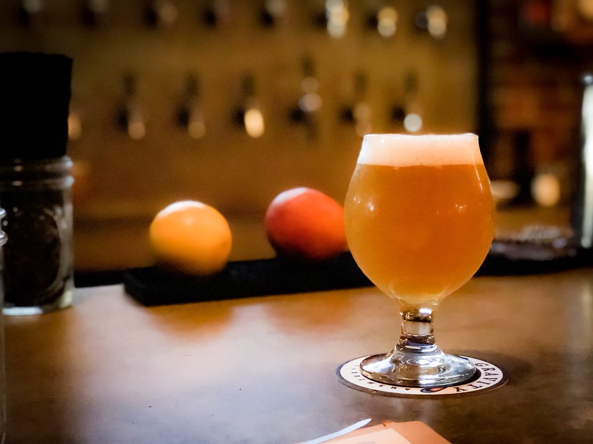 GrassrootsDist's tweet photo. Kicking off a great night at Hatchet Tap and Table with a picture perfect pour of @HillFarmstead Edward. Join us! https://t.co/mO1xbderi7