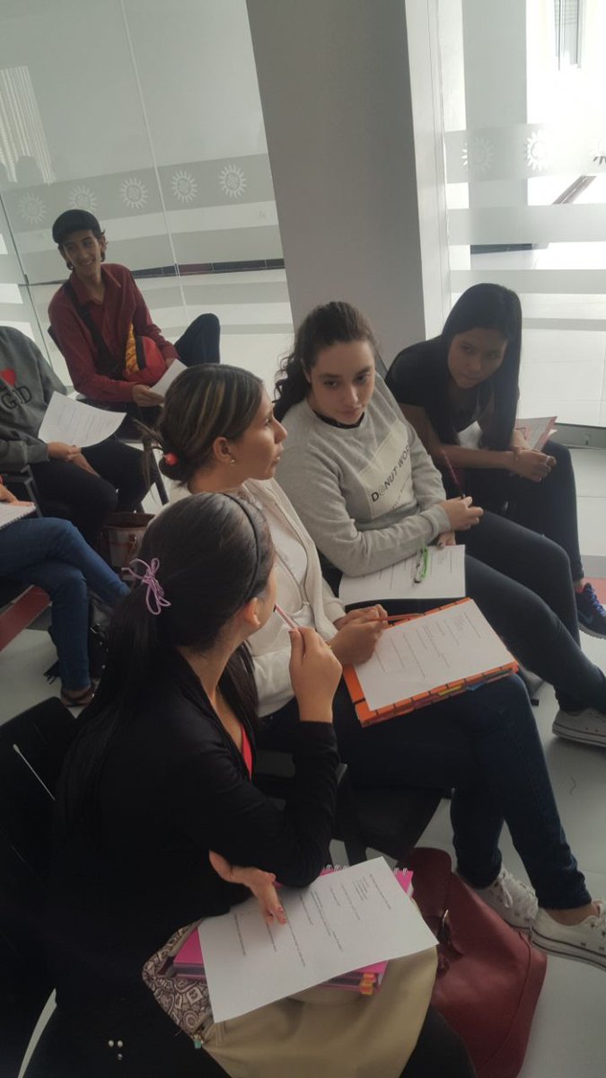 SantotoVillavo's tweet photo. #HoyEnLaUsta
Nuestros estudiantes de la Facultad de Psicología de segundo y octavo semestre asistieron al conversatorio "Autism in the media" orientado por Grace Lilly Neuropsicóloga estadounidense hermana de nuestra profesora asistente Marie Lilly
#Modotomasino 💯💯💪 https://t.co/dyWi2IUQw7