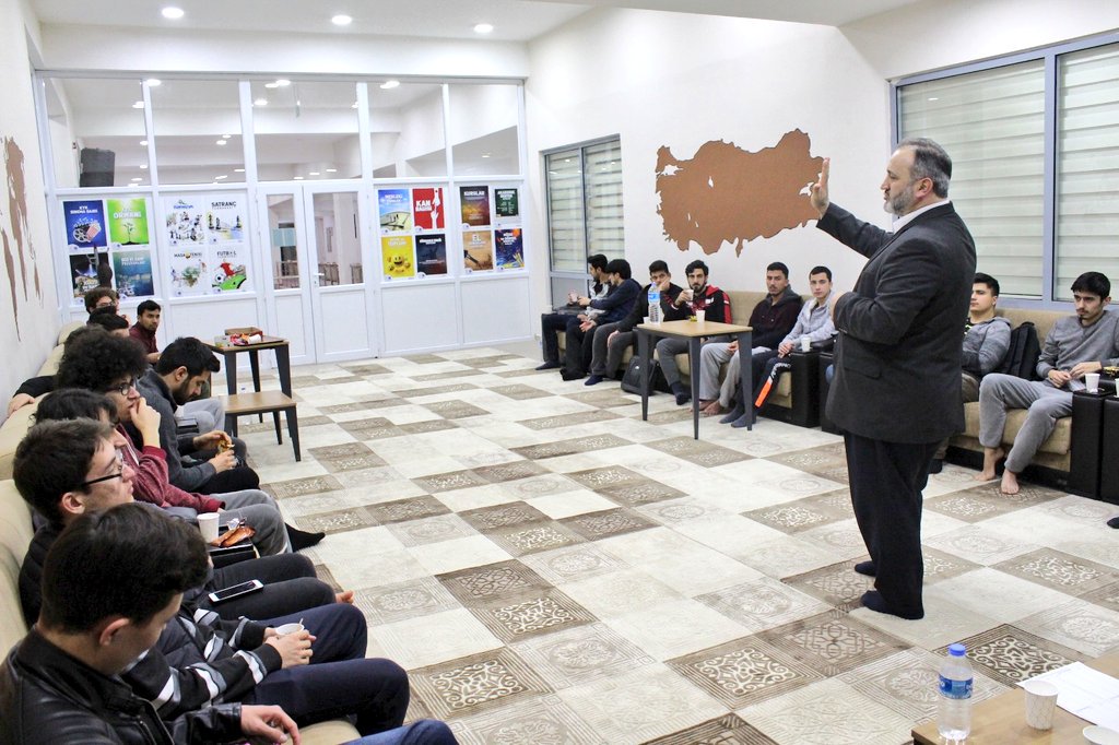 SakaryaKYGM's tweet photo. Sabahattin Zaim Yurdumuzda  Hadis Atölyesi Kampüs Cami İmam Hatibi Erol Demir hocamız eşliğinde gerçekleşti.
#KYKAkademi https://t.co/LDb06gRc8m