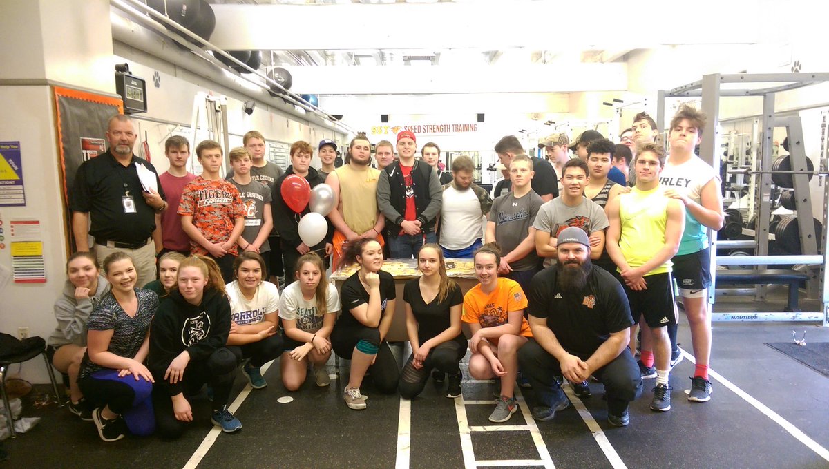 BG_Tigers's tweet photo. Tigers Sr @akselfrd52 celebrating his signing with @wou_football with the after school weight lifting crew! #utc #whoisnext #wolvesup🐺 #newwave18🌊 Aksel told the kids how the weight room will get you where you want to go https://t.co/33bHJzSP8Y
