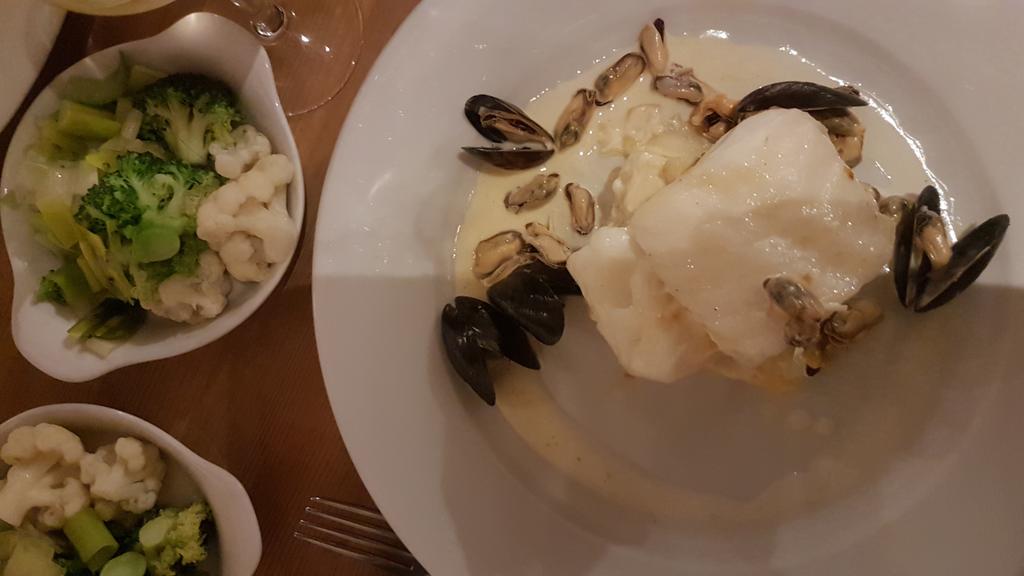 FrancesBrace's tweet photo. Hey @stevemagnall you'd better drop in @DukeOfMarl now we have some of your #withoutbeer from @StPetersBrewery on offer - great food too! https://t.co/MLqrjLnmHJ