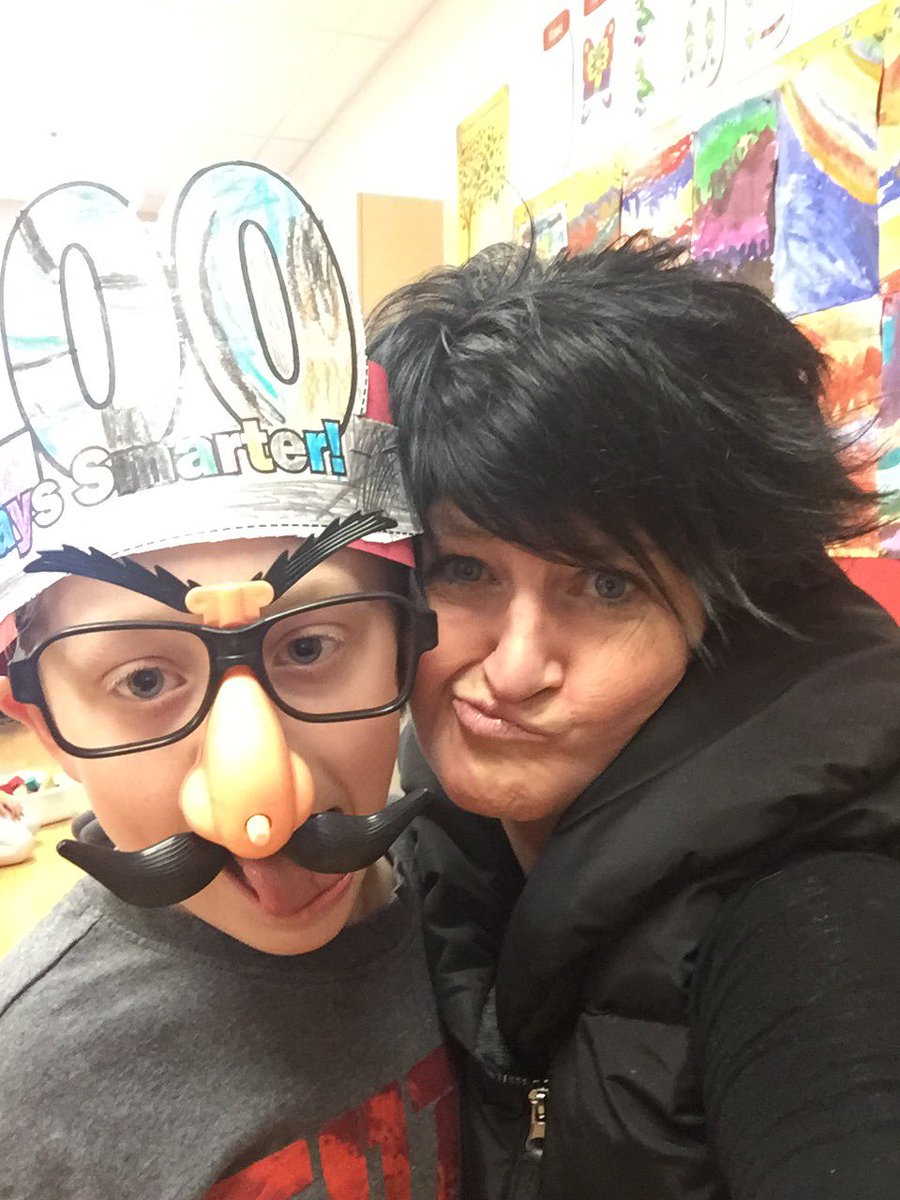 AnjiGillespie's tweet image. Celebrating 100 Days of School with Mrs. G! 
#TimeFlies #CountingFun 
@StAnnePTBO