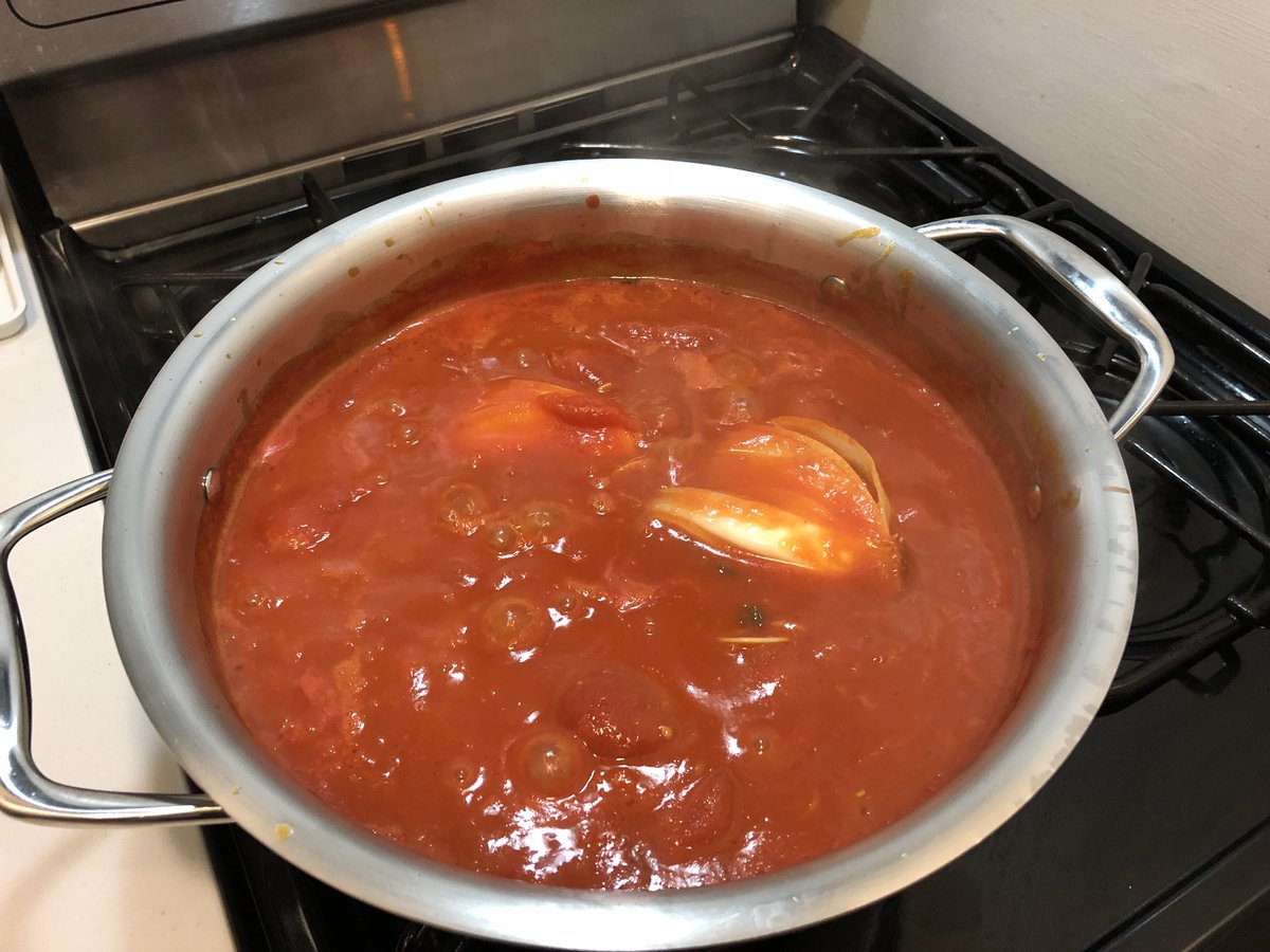 SchadenJake's tweet image. Marcella Hazan’s tomaro sauce in progress, although I add thinly sliced garlic, white wine, and chili flakes to mine #sauce