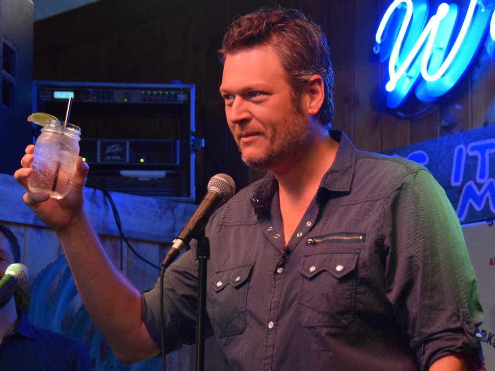 CompleteCountry's tweet photo. .@blakeshelton helped #RymanHospitality raise $50,000 for his hometown & the #PenningtonPark after playin' shows @ #OleRed Tishimingo, OK! π€π°#BlakeShelton #Oklahoma #GoBlakeGo
π·: @TheJimCasey https://t.co/4CpfIRHiqa
