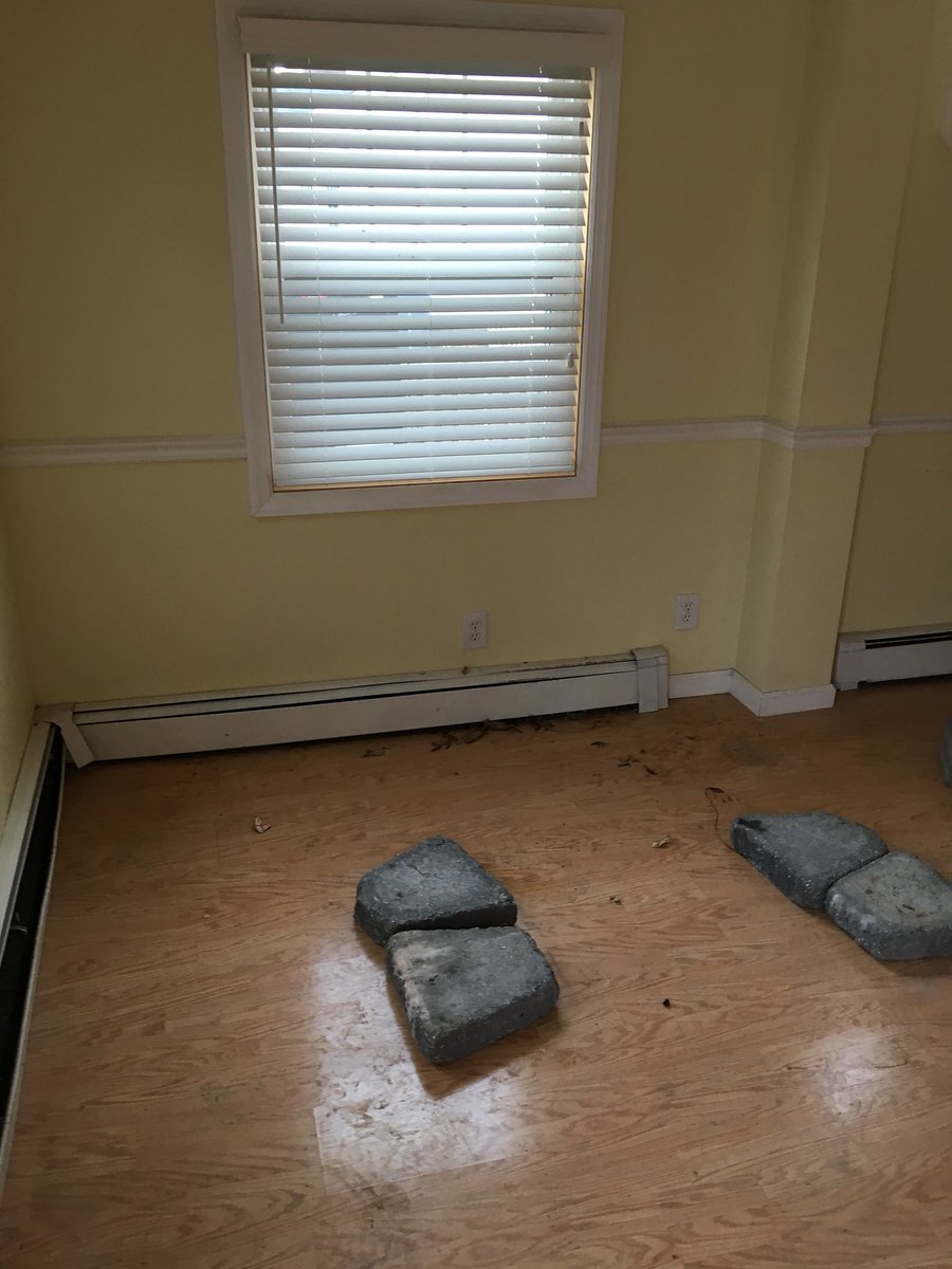 pK_solo1's tweet photo. After..... SUCCESS!!! So psyched!! (Relieved is probably more like it but..) #fishtankmove temporary, but fine for now Thank you #Rory #Pat #Rockers ๐๐๐ https://t.co/AsrY0zjcAX