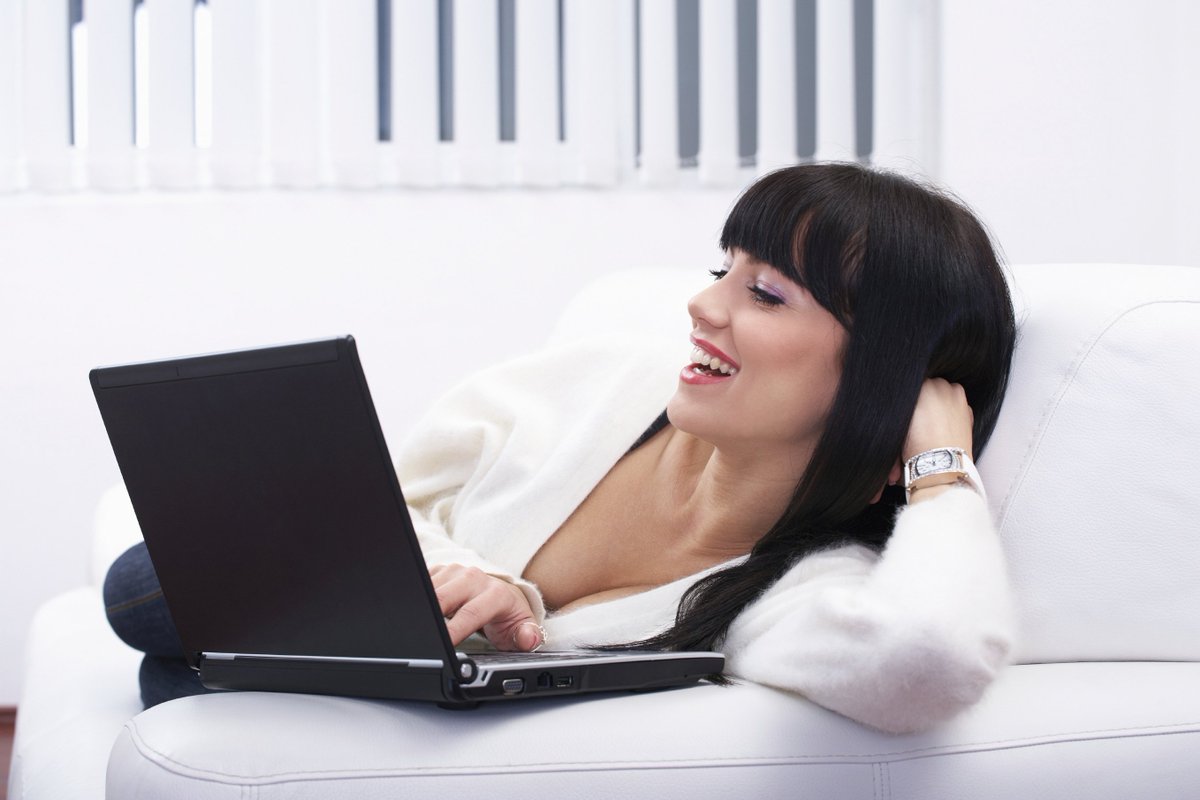 Какая работа есть в интернете и. Удаленная работа в интернете. Компьютерные девушки. Какая работа есть в интернете и. Требуется менеджер на удаленную работу.