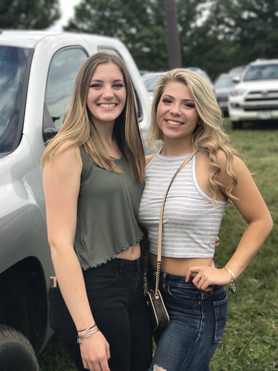 kennakarnow's tweet photo. HAPPY BIRTHDAY MEGGGG ilyyysmmm have a great night :) miss u 😘😘💕❤️ @meghanlowis https://t.co/nM6v3u81LL