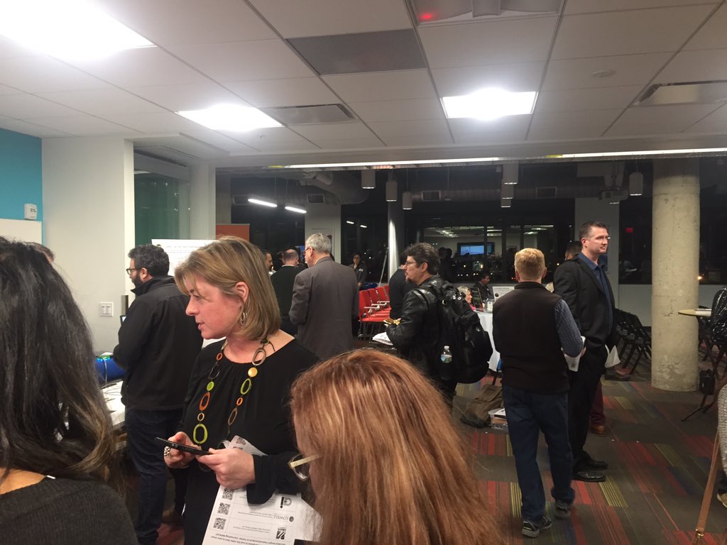 DeshpandeFdtn's tweet photo. RT eforall RT dobizinlowell: Packed house at the ihub_uml for #MIN107! 10 innovative companies showcasing some really cool products. #Lowell #LikeLowell #innovatewithus #dobizinLowell https://t.co/4LhdnP9E35