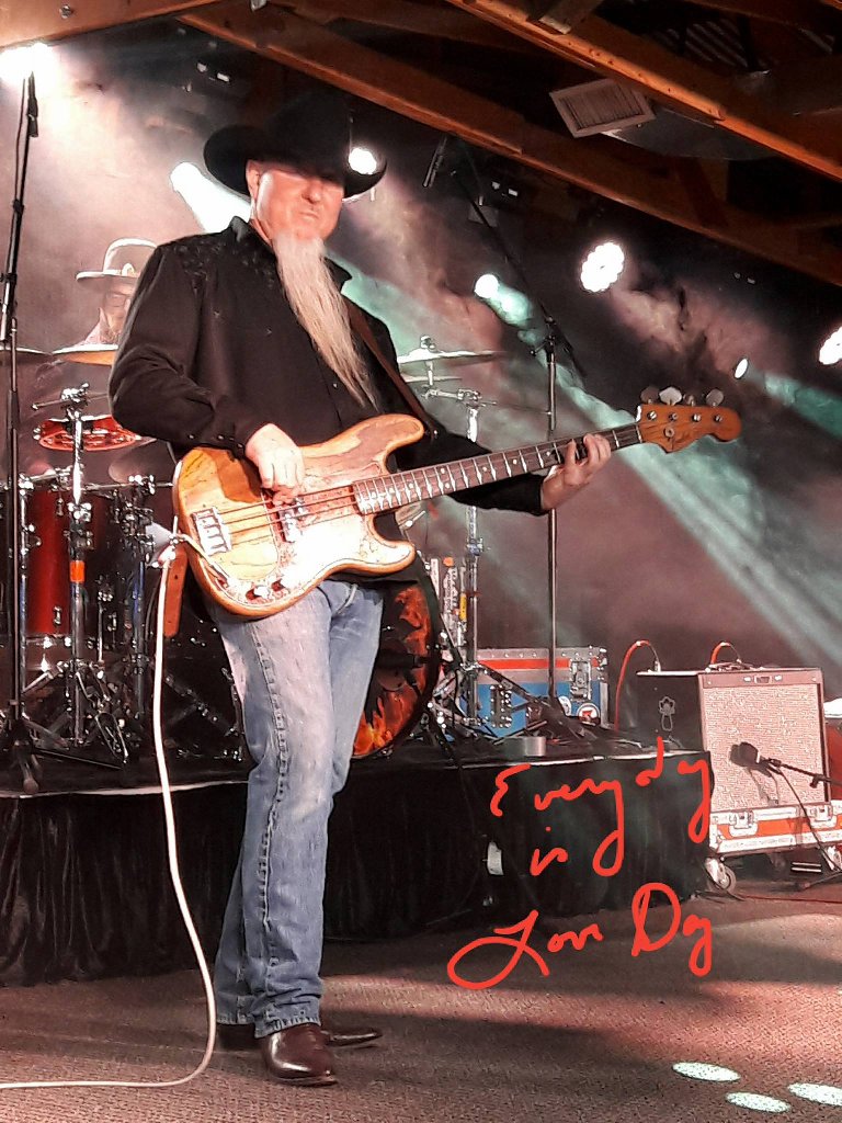 DropkickDave72's tweet photo. On the road with Sundance Head...good times! #soulcountry #fender #71PBass #RioGrandePickups #powertriosrule https://t.co/81Hp97KXgP