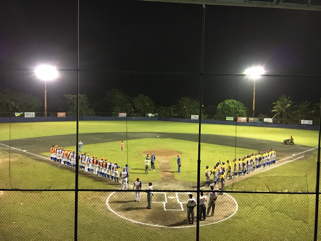 BitacoraPma's tweet photo. #BéisbolJuvenil⚾️ #HEvsPE El partido es dedicado al presidente de la Liga Distritorial de San Martín, el señor Dimas García, quien hizo el lanzamiento de honor. https://t.co/dI6M1nAA0f