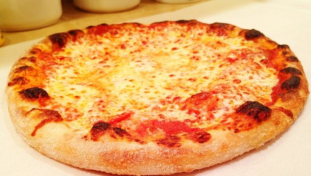 WCVB's tweet photo. Police looking for suspect who has sent more than 100 unwanted pizzas to lawyer https://t.co/SLRh5kJdN3 https://t.co/WTLXV19Nmy