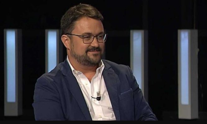 juanmacasanas's tweet photo. La situación en los Servicios Sociales,Sanidad y carreteras no es sostenible y CC quiere que @ppdecanarias mire hacia otro lado #AntonaTVE1 https://t.co/VT2ZMnlbg7
