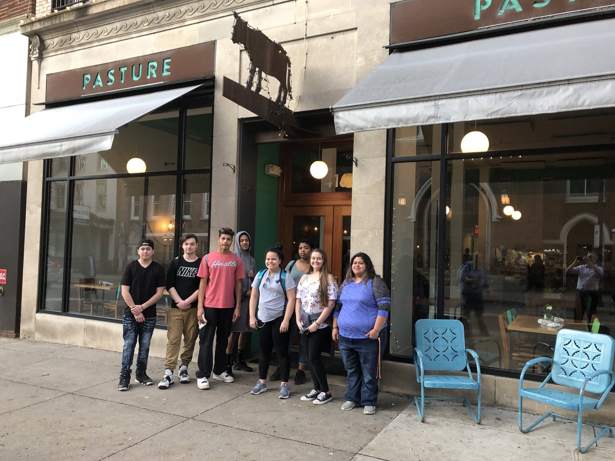 jimwilsonRVA's tweet photo. The perfect way to end the day! Dinner at @PastureRva with @PulaskiCountyHS alum @comfortjasonrva. @PulaskiCountyVA #rvadine #pulaskicountyis https://t.co/eQlkVbyEE3