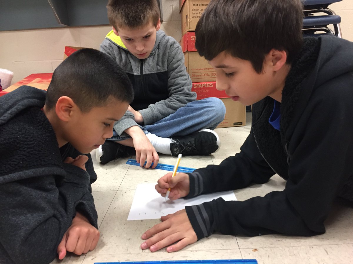 NISDKnowlton's tweet image. Solar Car students discuss their car designs for optimal performance. @NISDScience #nisdinspired #solarcars #problemsolvingfun