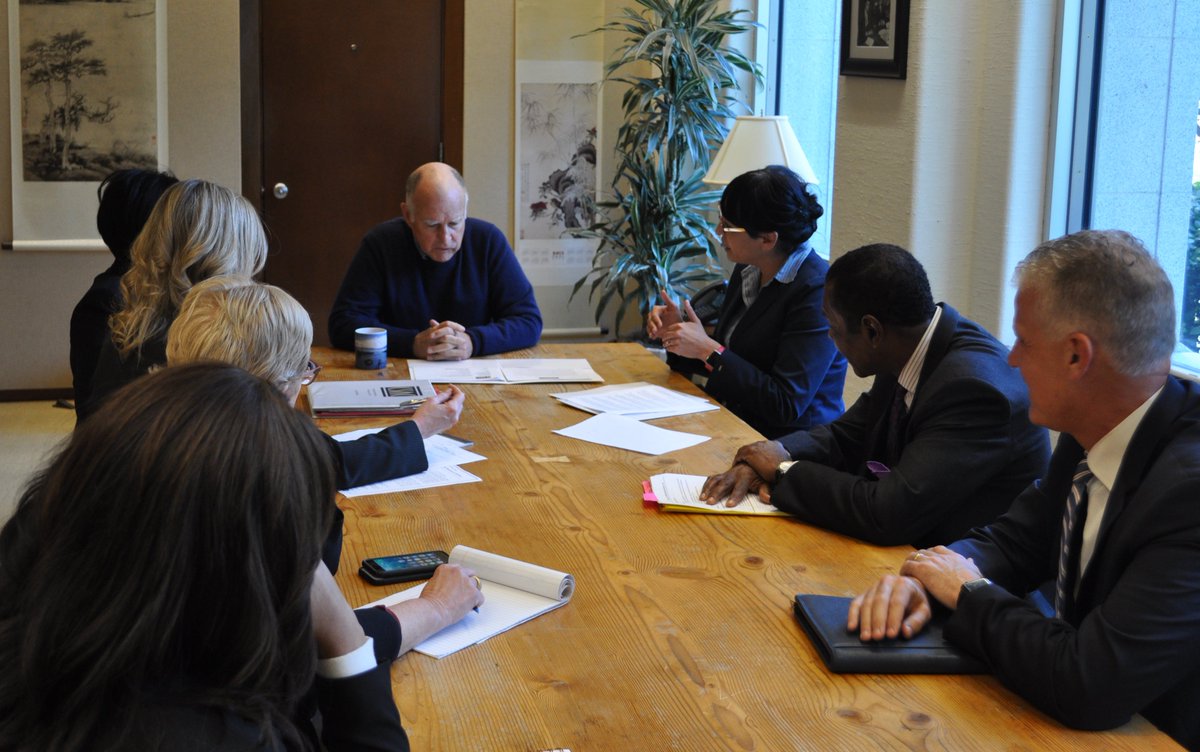 CSAC_Counties's tweet photo. Our Officers met with @JerryBrownGov this afternoon to discuss a wide variety of issues including #SB1, and our Legislative Priorities for the year. @Team_Leticia @Keith_Carson @BassVirginia @OCSupBartlett @CateCounties https://t.co/ZfdL21K5IH