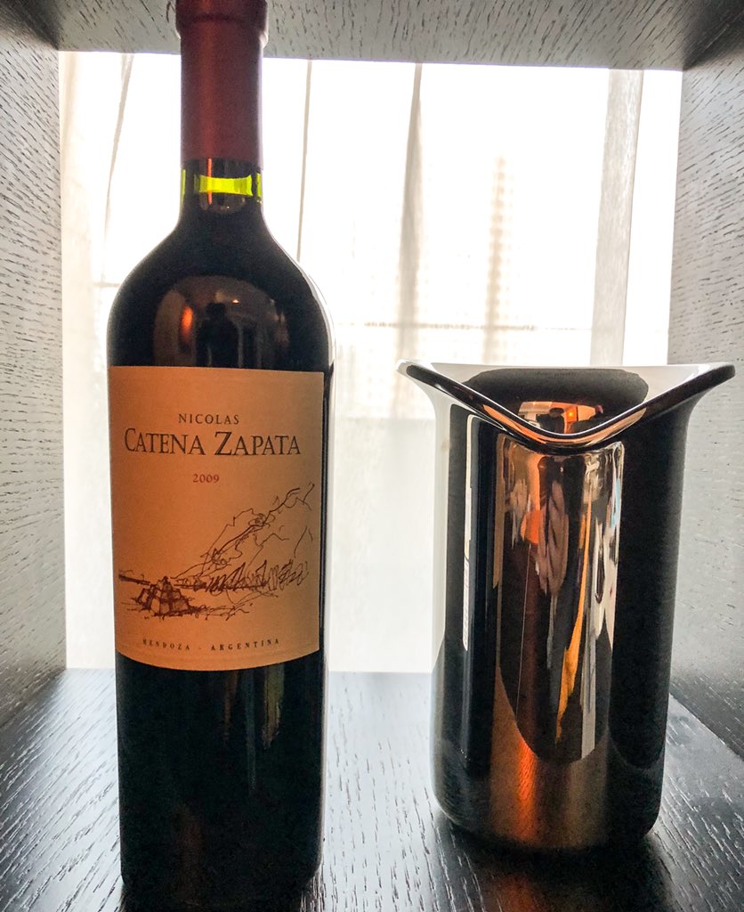 2009 @catenazapata Nicholas RP95 ptswas great after 2.5 hr decant. Smoothed out nicely, matched wonderfully with 🥩 #mendoza 60% #cabernet, 40% #malbec @winewankers