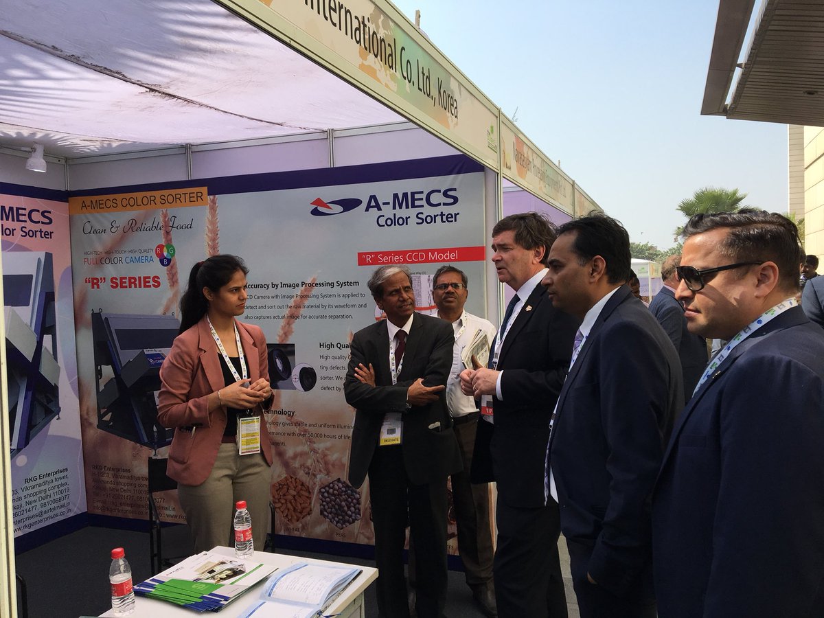 AlbertaInIndia's tweet photo. Fantastic remarks from Minister @oneilcarlier at the #PulsesConclave on Albertaโs strong trade relationship with India, particularly with the exchange of agricultural commodities, value-added products and services. #abag #westcdnag #ableg @IPGAPulses @AlbertaAg #Delhi https://t.co/3IatgSbTdt