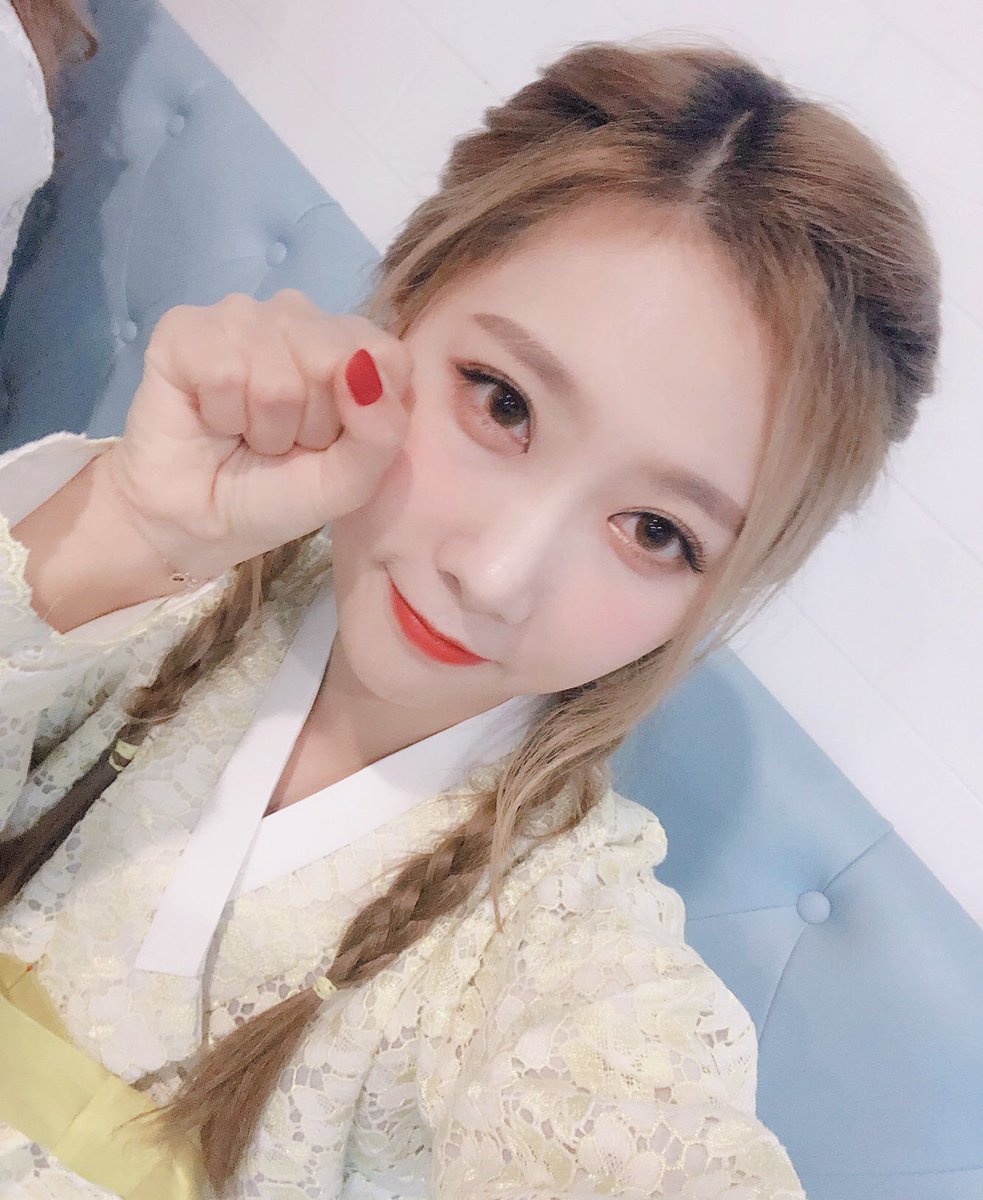 hf_dreamcatcher's tweet photo. [#한동] 짝짝!! 설날이에요~~~ 새해 복 많이 받으세요~~꿈둥이들 즐겁게 보내고 있는지 궁금하죠? 저희 잘 보내고 있어요~~^^ 보고싶어욤~~💞祝大家狗年大吉~~身体健康～汪汪～
#드림캐쳐 #Dreamcatcher https://t.co/E9tKqxp0iv