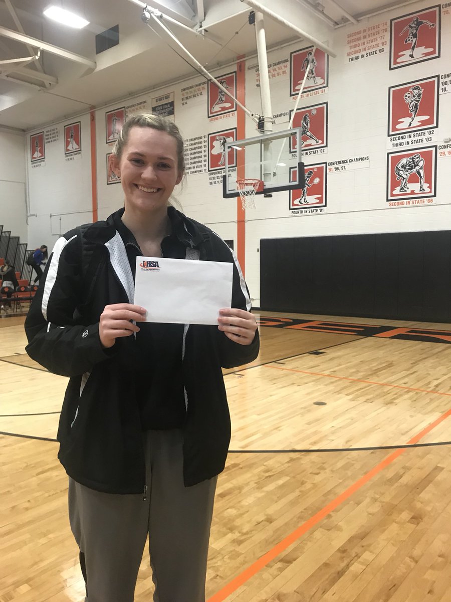 SCNGirlsbball's tweet image. Anna Davern marches on to the sectional round of the IHSA 3pt competition!