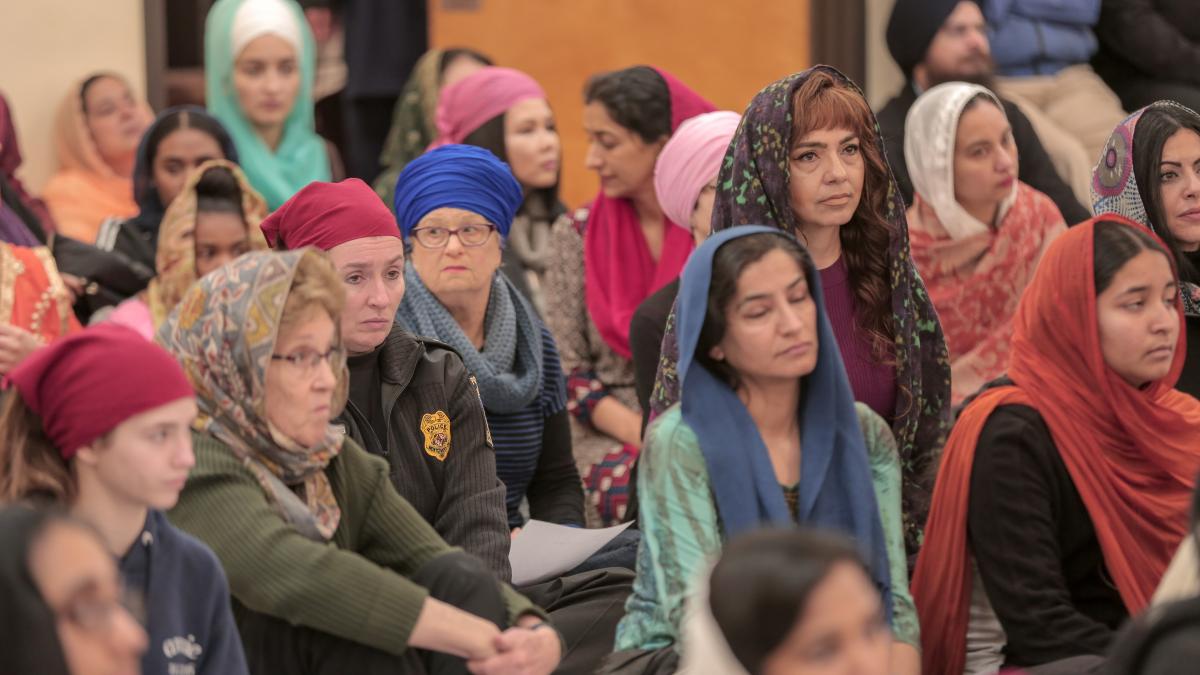 Maryland interfaith spreads awareness of Sikhi. Plus turbans, langar and gurdwara tour. 
“I don’t think I’ve ever felt this welcomed in another faith group’s place of worship.... This is what America should always be about.”
goo.gl/RG7nP7