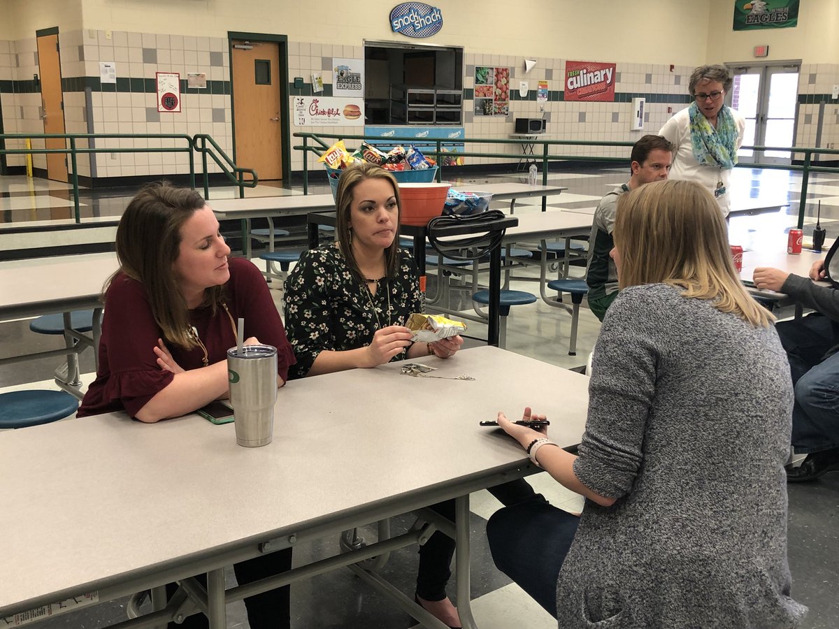 PennyHunterWash's tweet photo. @PISDReynolds Cokes and Conversations with some of my favorite people! ❤️Blessed! #RMSFebFun https://t.co/CGMhsc01ZR