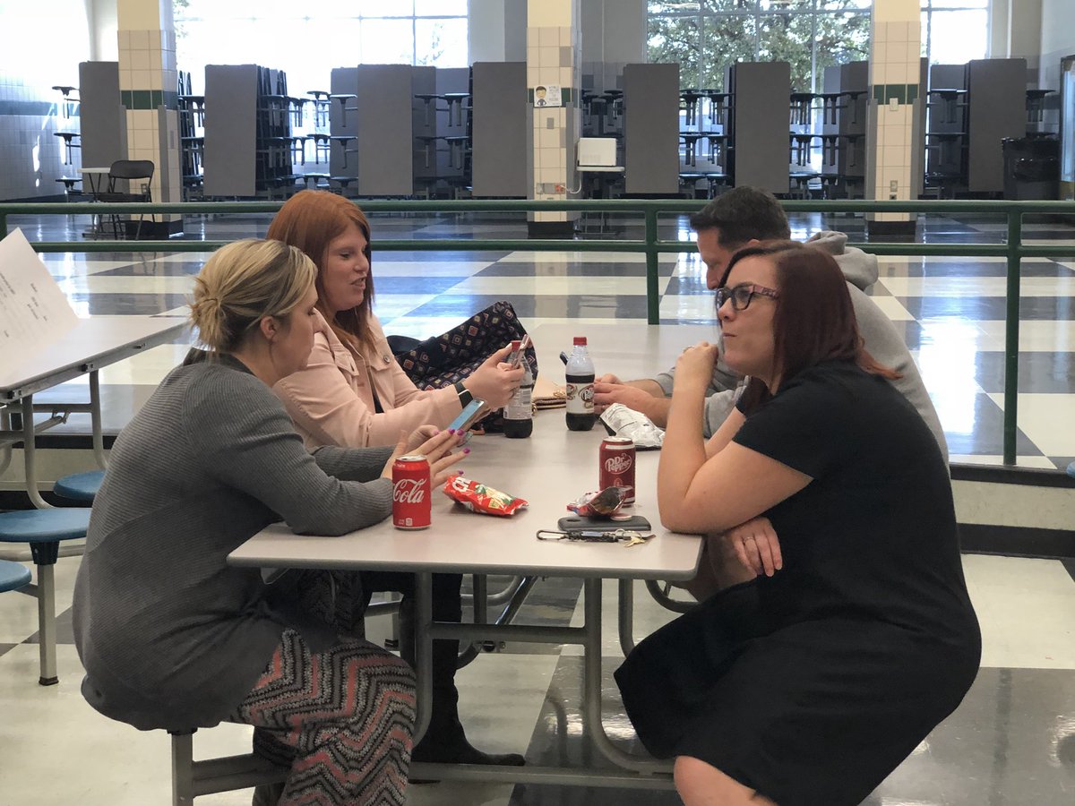 PennyHunterWash's tweet photo. @PISDReynolds Cokes and Conversations with some of my favorite people! ❤️Blessed! #RMSFebFun https://t.co/CGMhsc01ZR