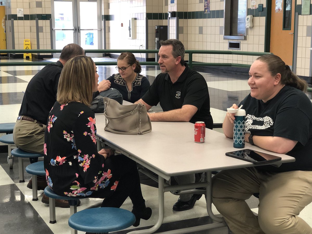 PennyHunterWash's tweet photo. @PISDReynolds Cokes and Conversations with some of my favorite people! ❤️Blessed! #RMSFebFun https://t.co/CGMhsc01ZR