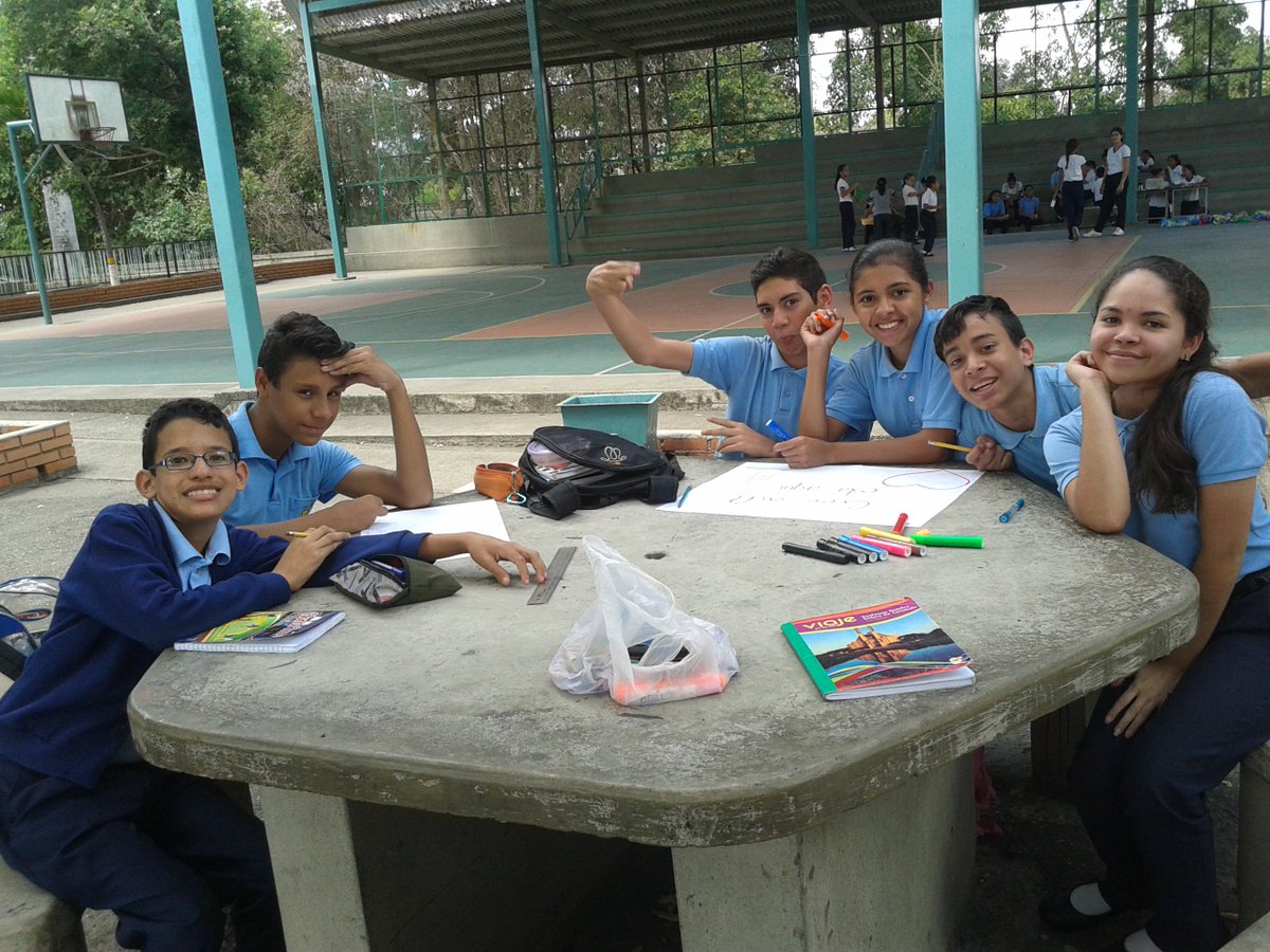 iraidameza2's tweet photo. En el mes de la Juventud Católica: Nuestra opción Venezuela. Colegio Divina Pastora. Trabajo sobre la película la cabaña #Barquisimeto #joven_avec https://t.co/xYVE33VthH