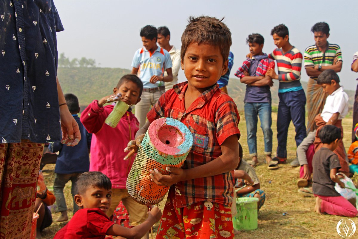 ArtolutionOrg's tweet photo. The healing power of art, play, and color is seen in the faces of these joyful #Rohingya children! Artolution public art programs provide girls & boys avenues for self-expression & creativity #Artolution #WithRefugees #RohingyaNow https://t.co/WsfGFuBLNZ