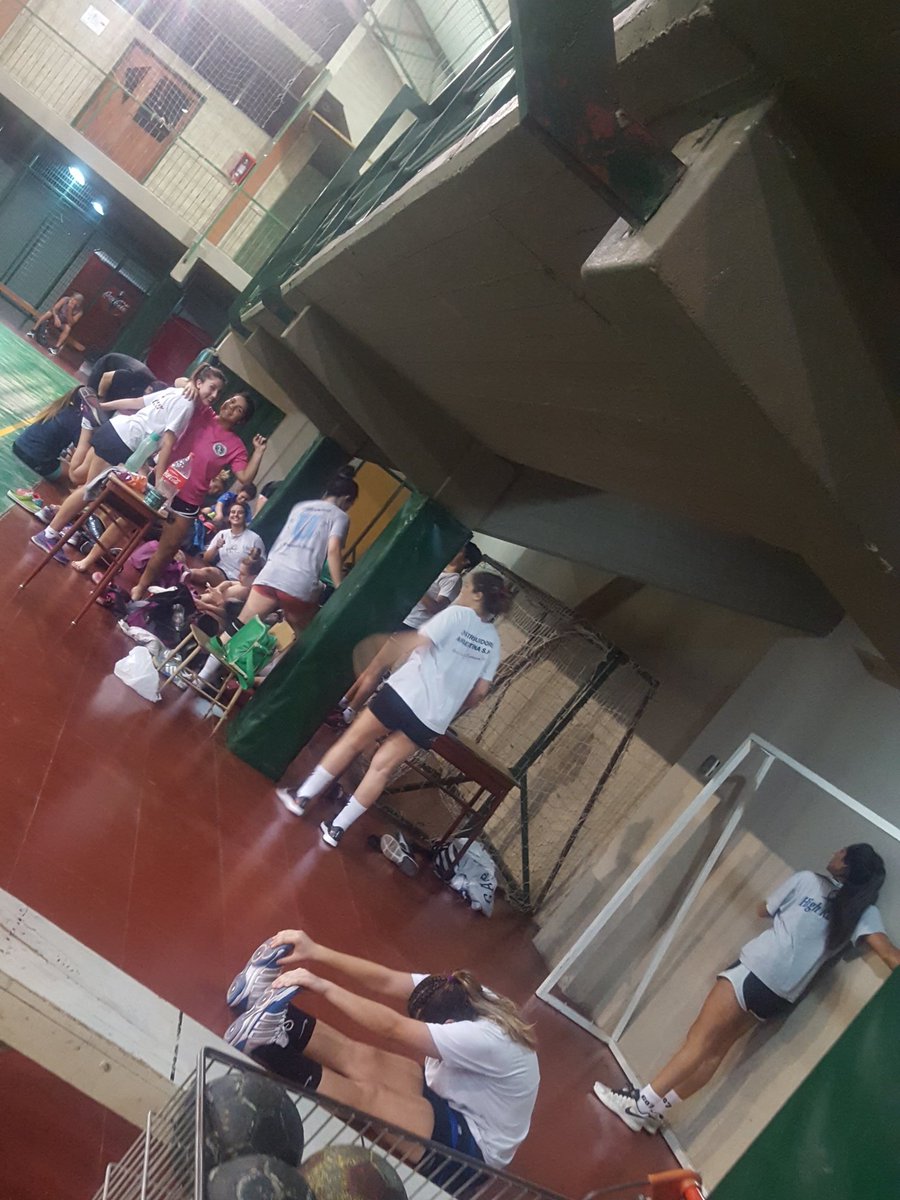 Se volvió a la cancha.. 
Cuanta felicidad 😁😁
HSC 🖤💚🥅🤾‍♀️✔