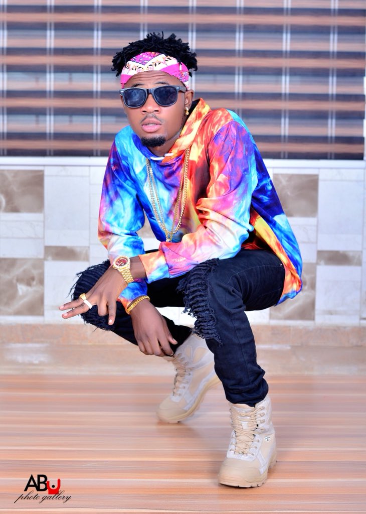 k_kash_ayoo's tweet photo. De movements begin fully
#oluwa_pave way
#Celeboi🎤 https://t.co/YaPxA48pHt