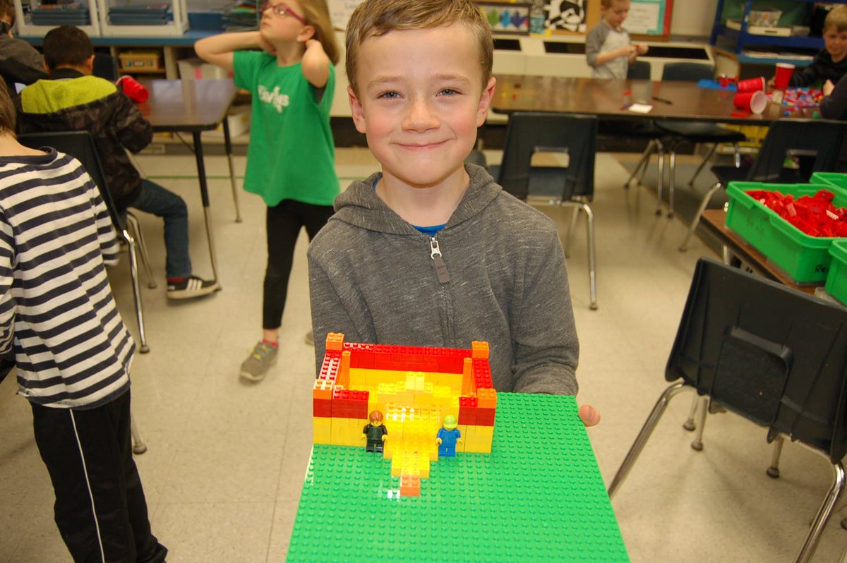 Bounce House.  More at rusblvdlego.blogspot.com