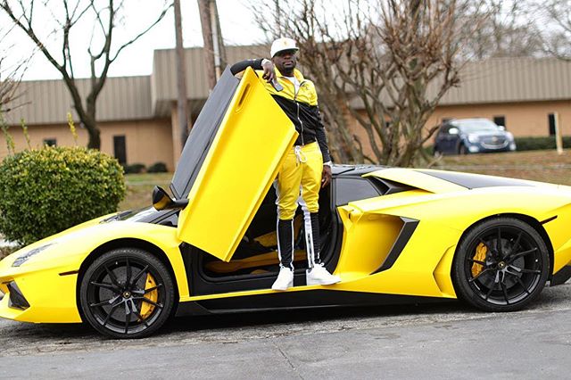 ParadymMusicGrp's tweet photo. I just pulled back up to the Gas station the police harassed me at, with my drivers licenses, insurance, an updated registration. My new favorite song on #DiaryOfTheStreets3 is #AhkShitPopShit i love the part when i say #Fuck12 i think ima make it my new single what yawl think??? https://t.co/XHcVhApjT4