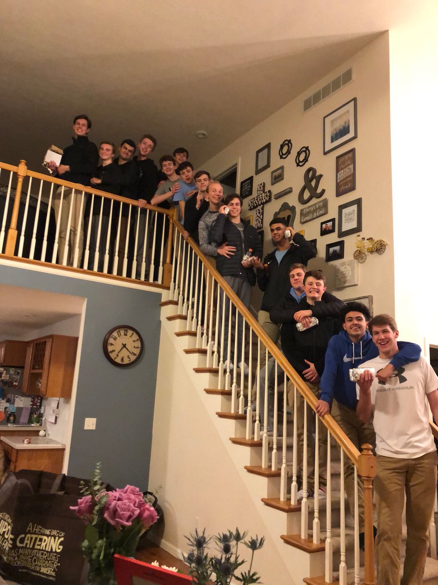 SJhoopsquad's tweet photo. More pics from our team dinner and trivia night. #RollTribe #PromPicture https://t.co/88NZ8Qr3Yo