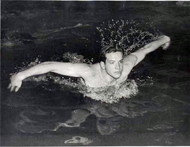 OlympicHistory's tweet photo. Carlo Pedersoli... #BudSpencer #Nuoto #100Mstilelibero #Helsinki1952 https://t.co/fC7b944fTk