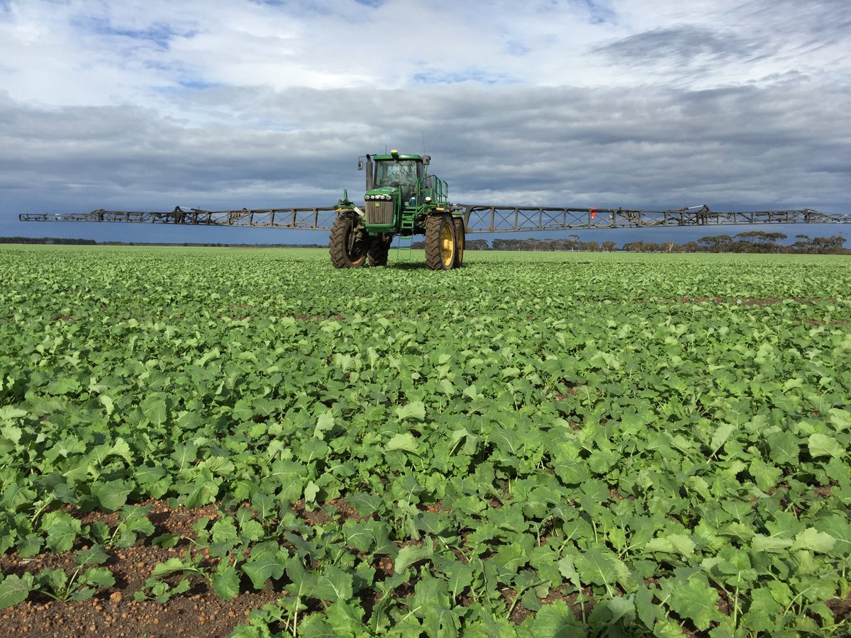 For sale john Deere 4920 $65k with screens and SF1 receiver 4542hrs machine 1840 application hours. Please retweet