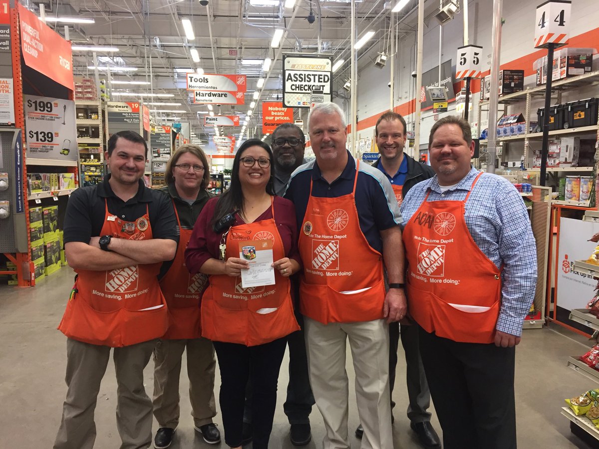 Store 401 FES Christina Estrada doing a great taking care of our customers and driving great behaviors on the Front End. You rock!!!