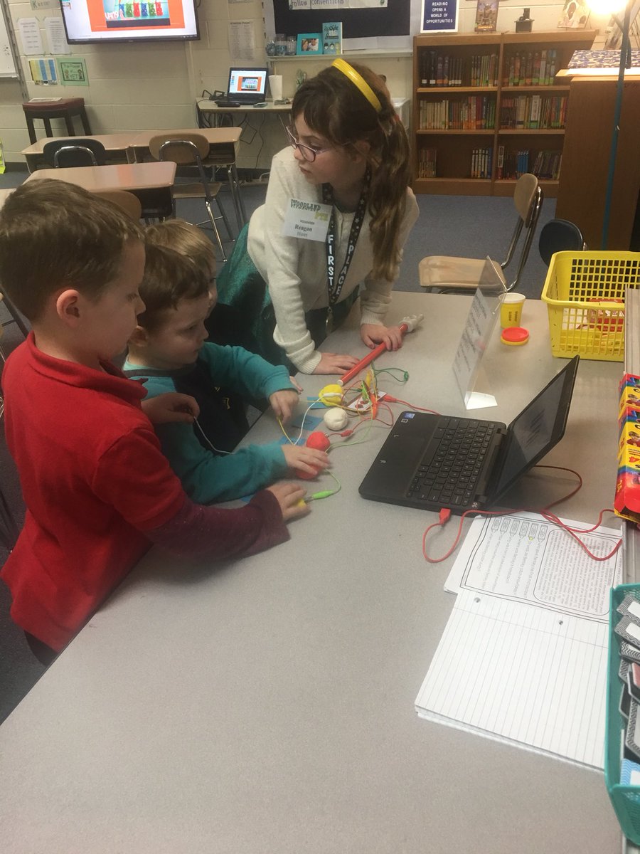 whitmorewendy's tweet photo. TY @carterbrown2 and @pennymreece for making @Woodland_JCS #FamilyTechNight so entertaining and educational! #PTAProud @NationalPTA @jcityTNschools https://t.co/nrEr9JDNmA