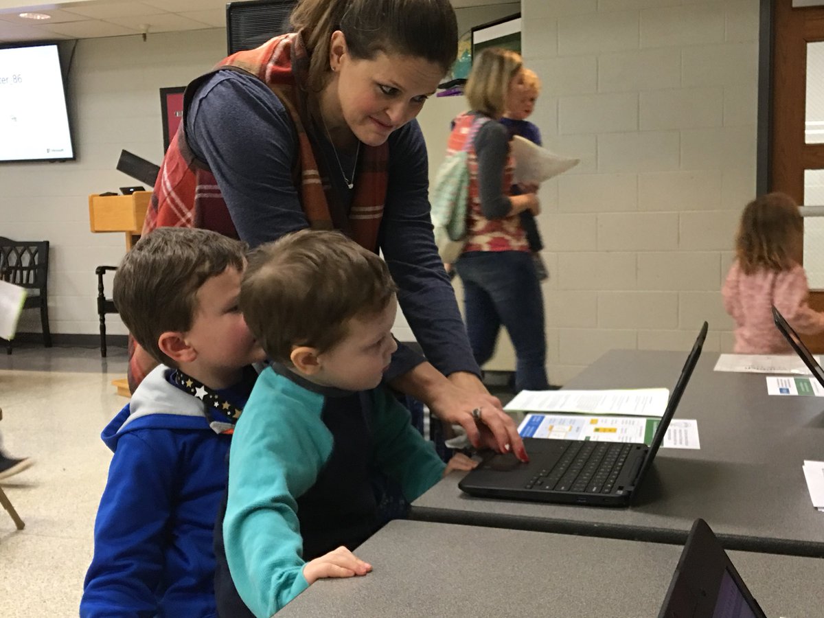 whitmorewendy's tweet photo. TY @carterbrown2 and @pennymreece for making @Woodland_JCS #FamilyTechNight so entertaining and educational! #PTAProud @NationalPTA @jcityTNschools https://t.co/nrEr9JDNmA