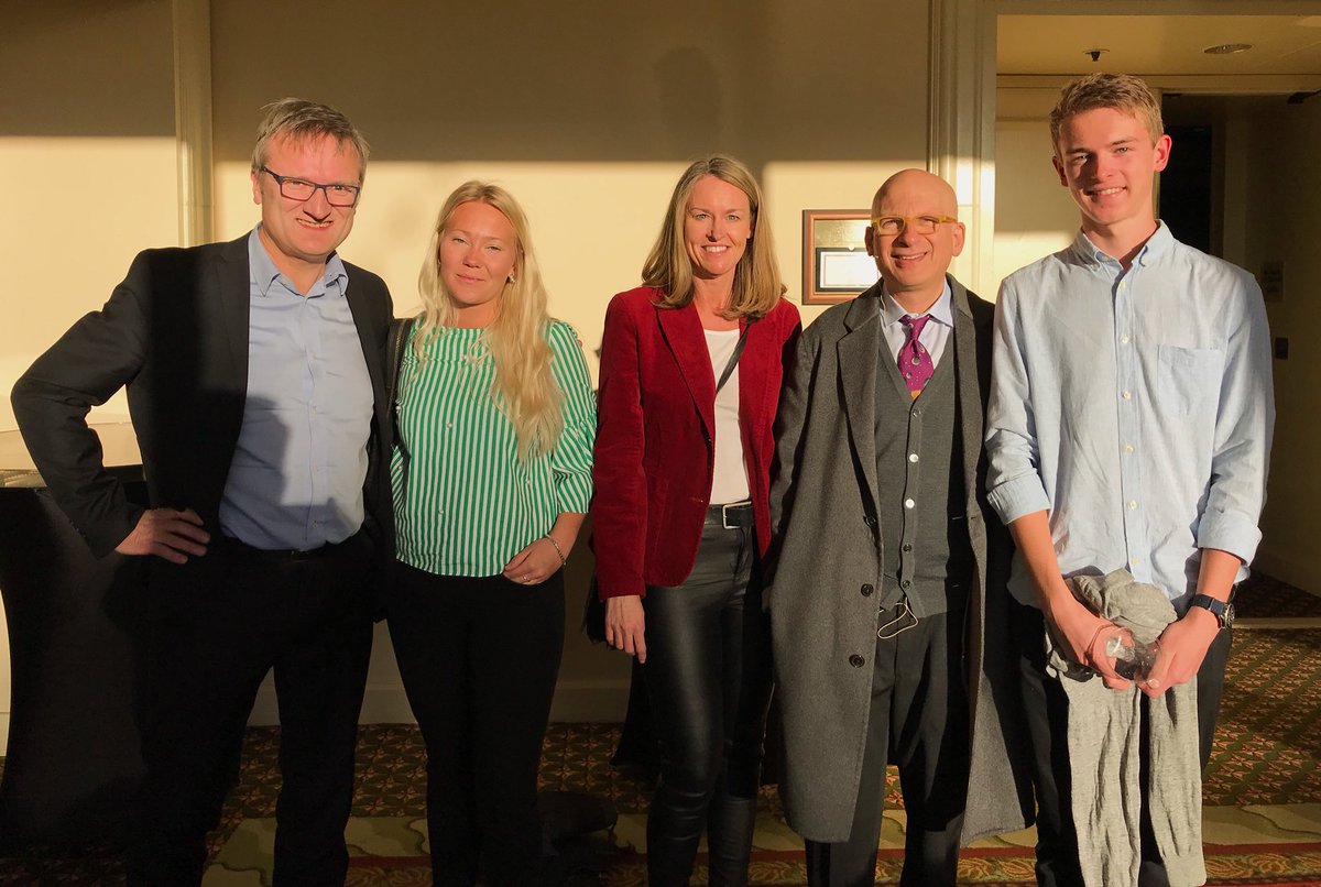 NiklasMyhr's tweet photo. With @sethgodin before his interactive session at @BryanElliott’s event👍 #sethgodin #linkedoc #socialprofessor #behindthebrand https://t.co/HiFqBEehwj