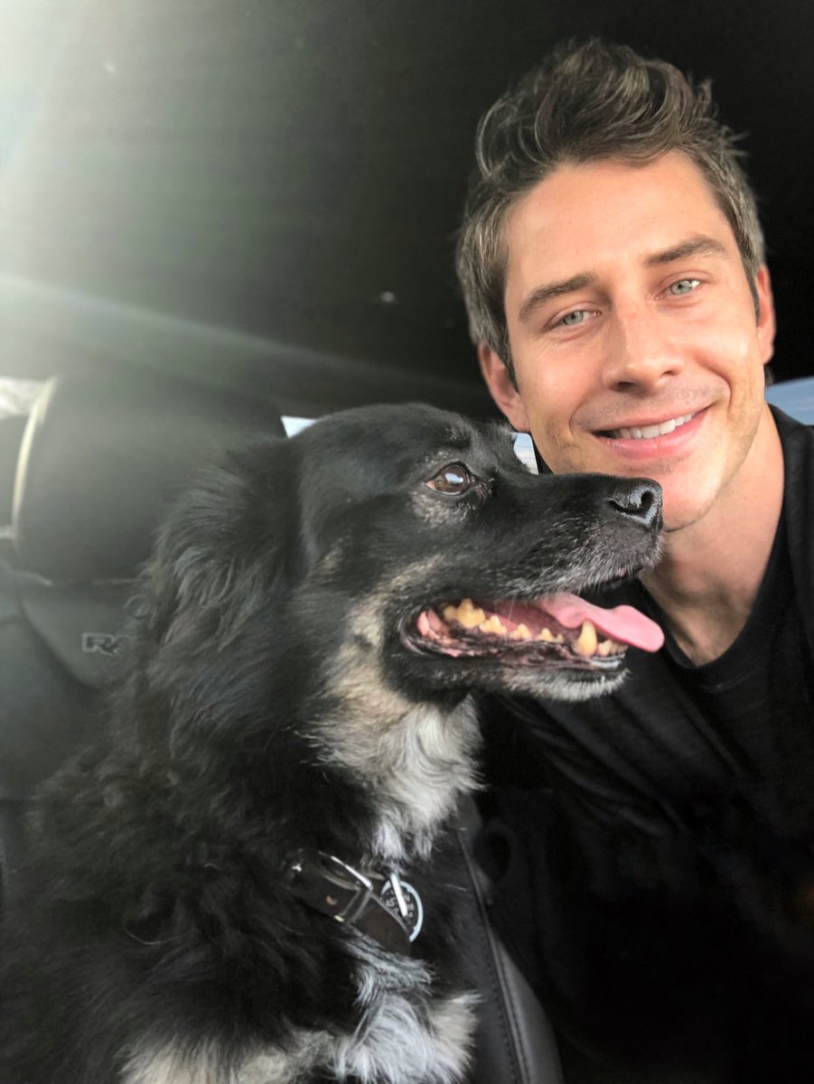 KellyandRyanAtlantis - Bachelor 22 - Arie Luyendyk Jr - FAN FORUM - General Discussion  - *Sleuthing Spoilers* - Page 24 DWHp8ZqVwAAoHBY