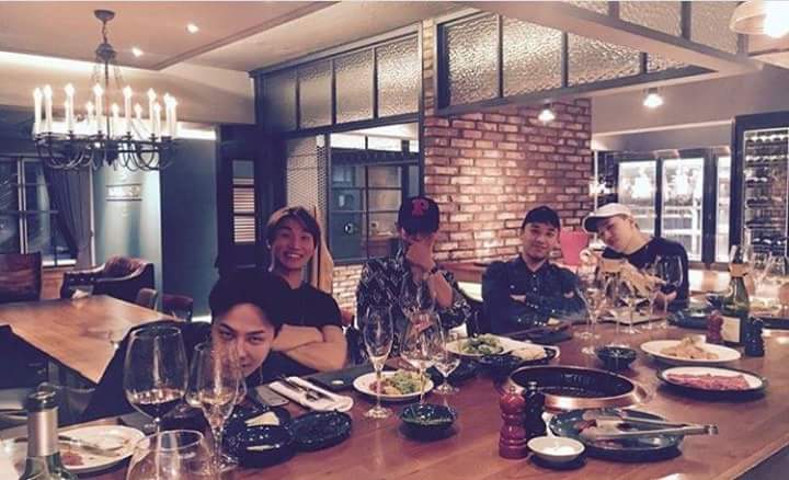 yourunnie_'s tweet photo. D-499 🍂 #WaitingForTOP, #WaitingForBIGBANG. 💛👑✨💫 https://t.co/iMxXa07jsP