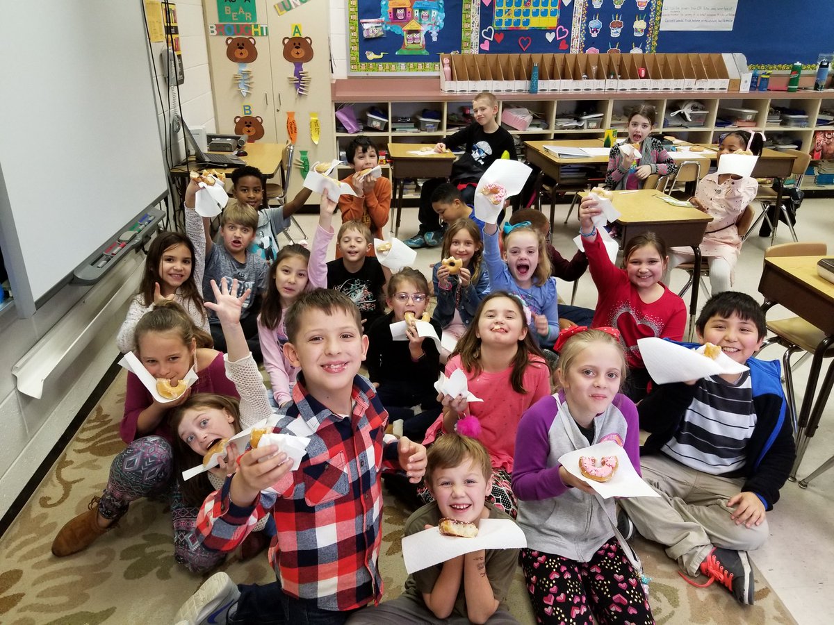 MissB105's tweet photo. My little valentines had delicious donuts thanks to our wonderful intern, Miss M! It made their day yesterday! https://t.co/MeqZAcjAlH