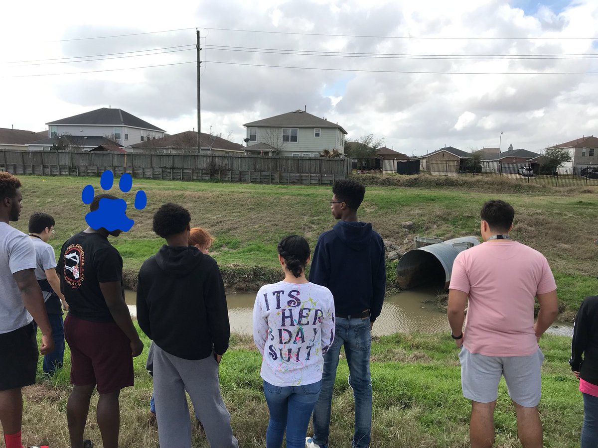 GallardoGarciaV's tweet photo. Checking out succession and regression!!! #ENVS #StudentLearning #NatureWalk #BeautifulDayOutside #AwesomeStudents #ScienceIsAwesome @CySpringsHS https://t.co/YkyH0dnRZZ