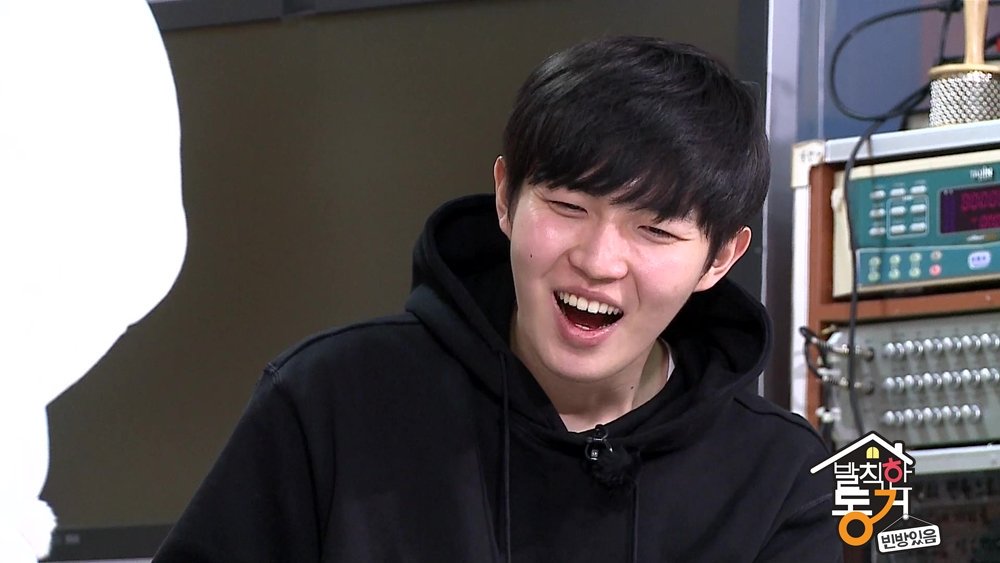 MBC_entertain's tweet photo. 달고나도 요거트도 옴뇸뇸 먹고
알까기도 하고 자유시간
알차게 보내는 옹녤환 뽀둥이들💕
#발칙한동거빈방있음 오늘 밤 9시 50분
#옹성우 #강다니엘 #김재환 #워너원 https://t.co/l7pAt2uiry