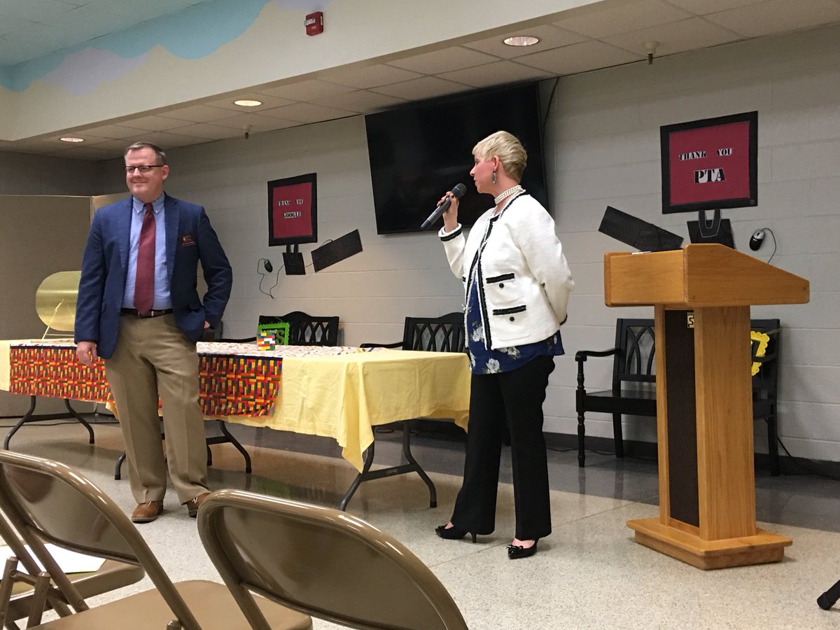 whitmorewendy's tweet photo. TY @DrKarenReach1 for vision casting #FamilyTechNight @woodlandptajc @NationalPTA @jcityTNschools #PTAProud @lawyermomJC https://t.co/bS9KCri6NK