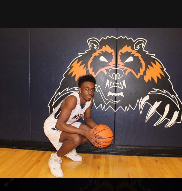 famoussvonn's tweet photo. Beyond blessed to be named District Player Of The Year, Thank you to my coaches for pushing me and to my teammates for always having my back ! Just know we’re just getting started 🤫🤞🏾#TRYNAHOOP https://t.co/PYmKHWACr3