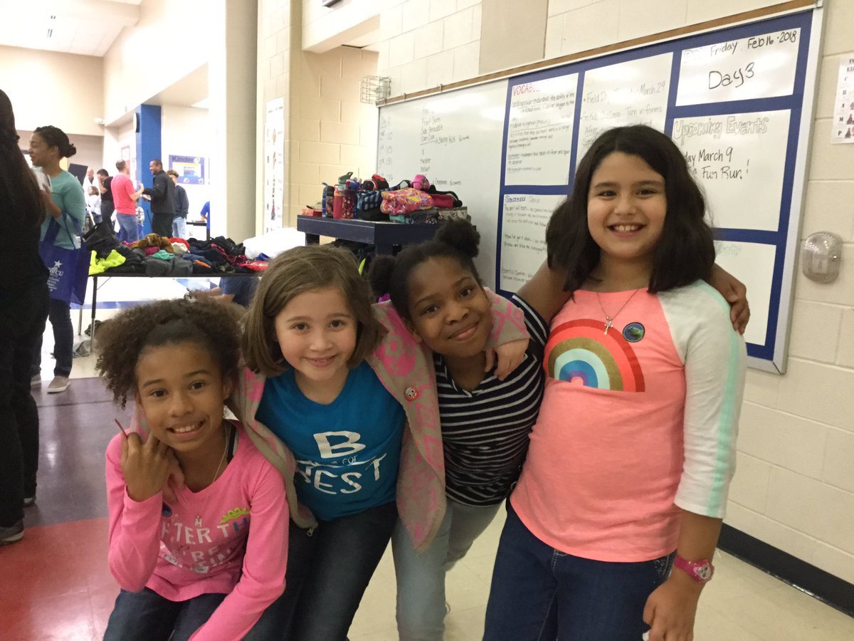 Queentea01's tweet photo. My students loving Steam Night! #hoffmannsteam #nisdinspired ❤️❤️ https://t.co/JYVZCzk3di