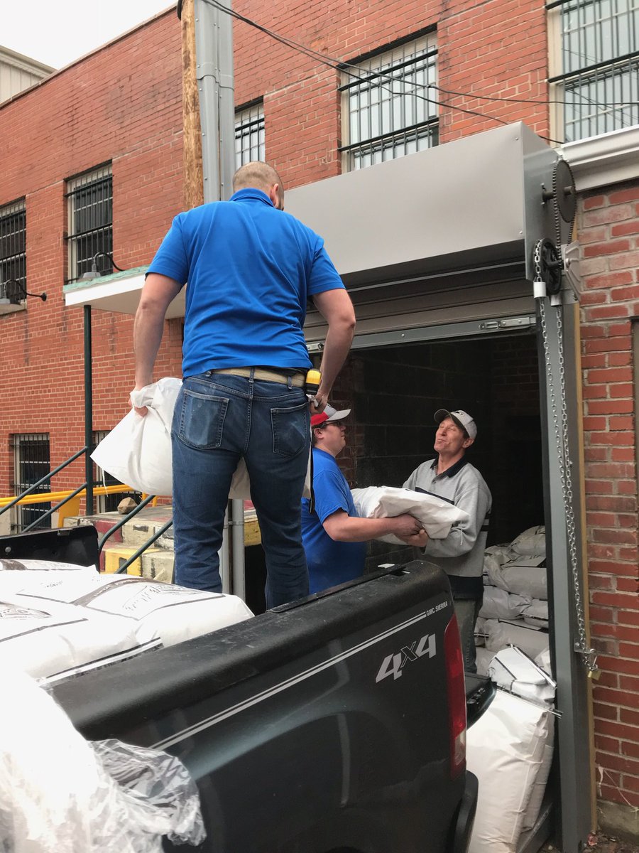 nycraftmalt's tweet photo. Guess what’s brewing in #Batavia? Eli Fish Brewing Conis the 1st commercial brewery in over 100 yrs. &amp; we just dropped off #Malt! Made our day! #drinklocal #craftbeer https://t.co/3d6v27Xtnq